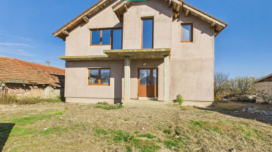 Proprietate impresionantă în Nădab - Poză 3