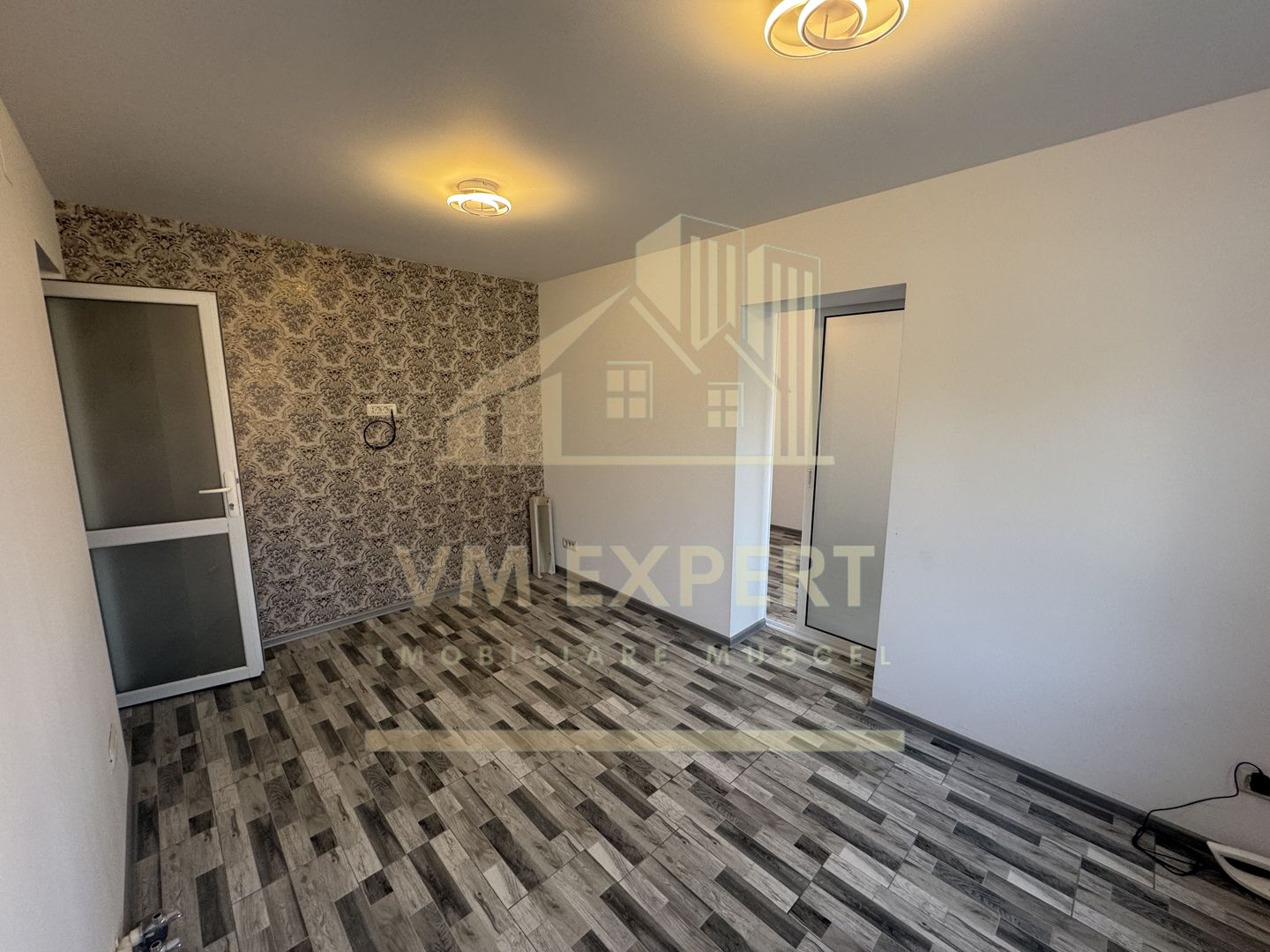 SPAȚU COMERCIAL 34 MP CAMPULUNG VIZAVI DE CENTRU MEDICAL CLUBUL SANATĂȚII - Poză 5