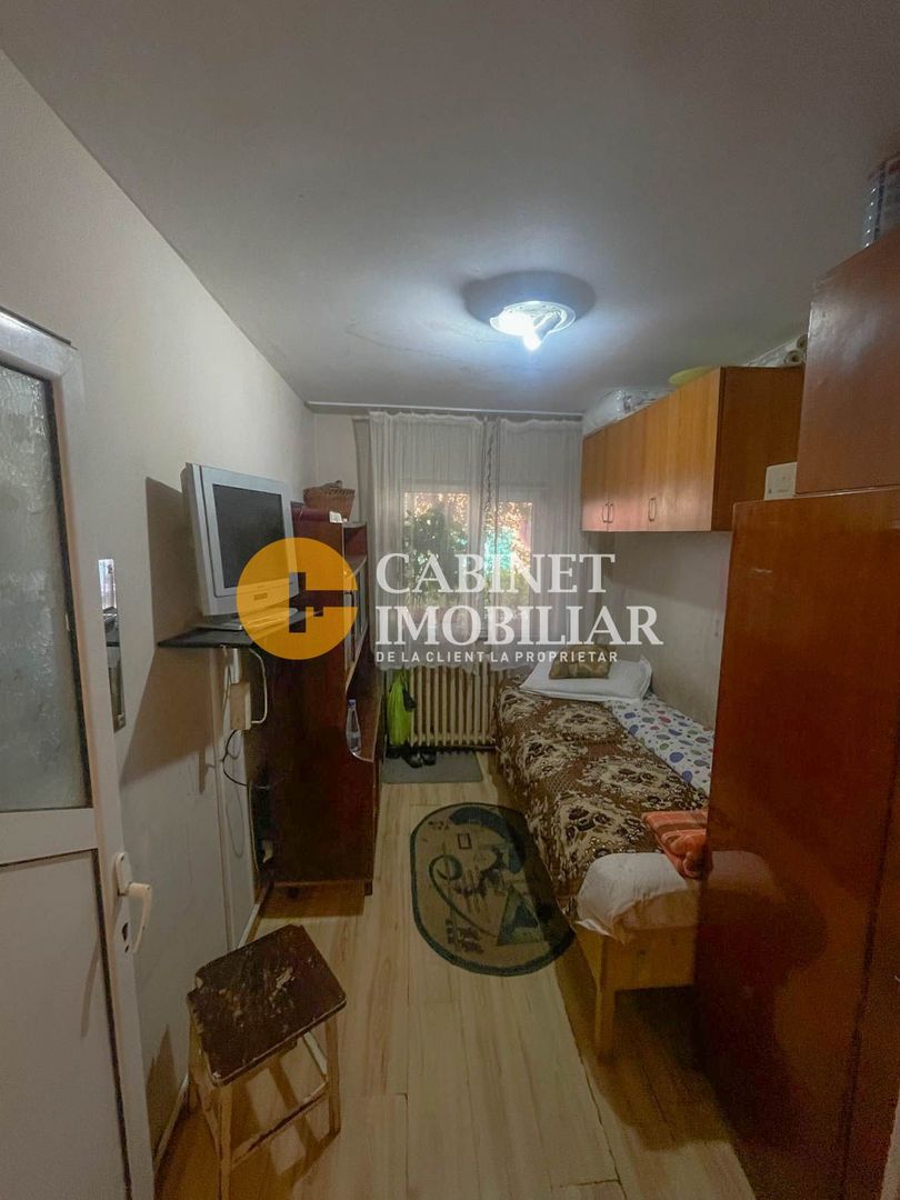 Apartament 4 camere decomandat - Poză 2