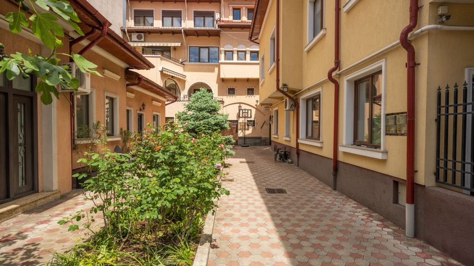 3 IMOBILE - LOT 676 MP - RECONSOLIDATE - ROMANA VICTORIEI - DOROBANTI - Poză 2