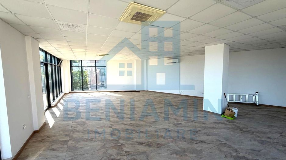 Spatiu comercial pe Bulevardul Decebal - Rovine - Helmat 100mp - Poză 3