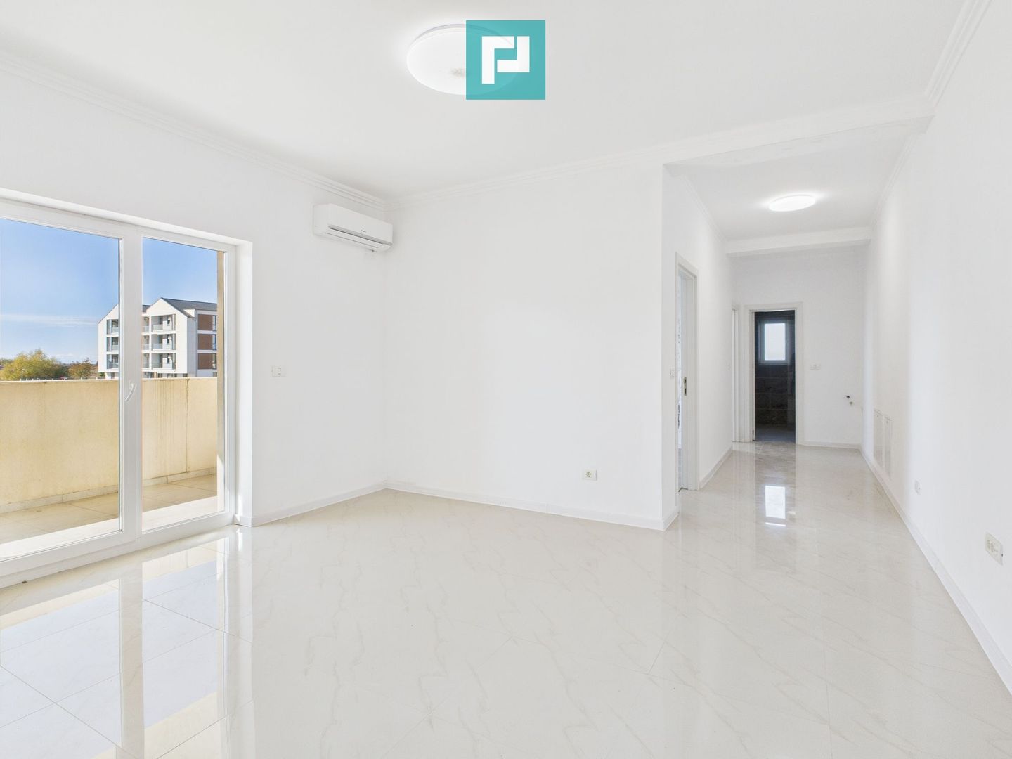 Apartament trei camere Torontalului - Poză 3