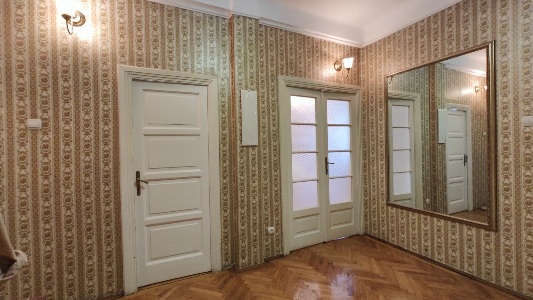 Apartament interbelic elegant cu terasă, pe Vasile Lascăr – lângă Dacia - Poză 9