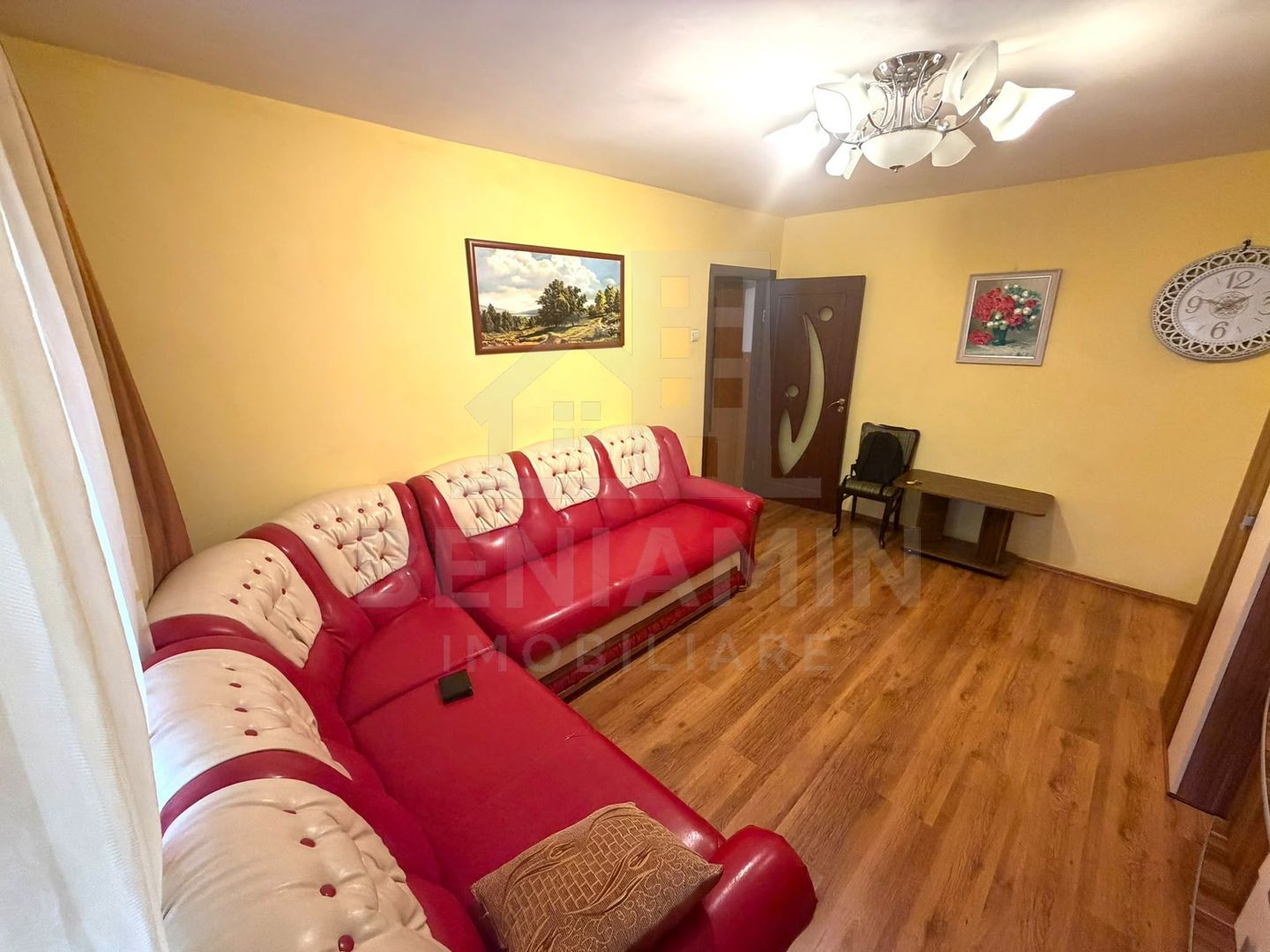 Apartament cu 3 camere - Craiovita Noua - etaj intermediar - Poză 2