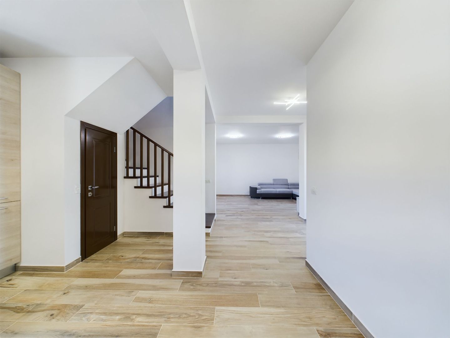 Casă modern finisată și utilată în Săcălaz - Poză 2