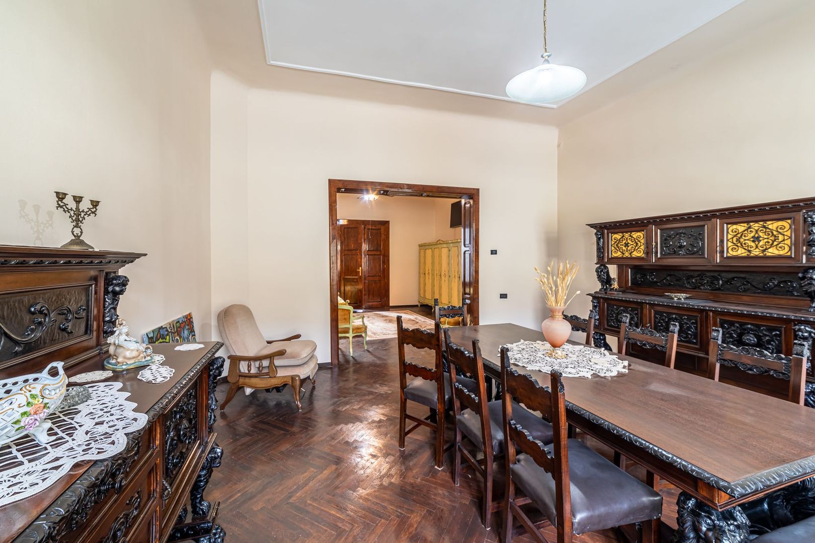 Apartament spațios cu 4 camere situat Ultracentral - Poză 2