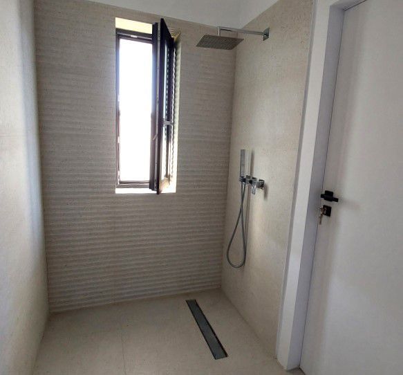 O casa simpla alba dar totusi sofisticata zona Pipera - Poză 32