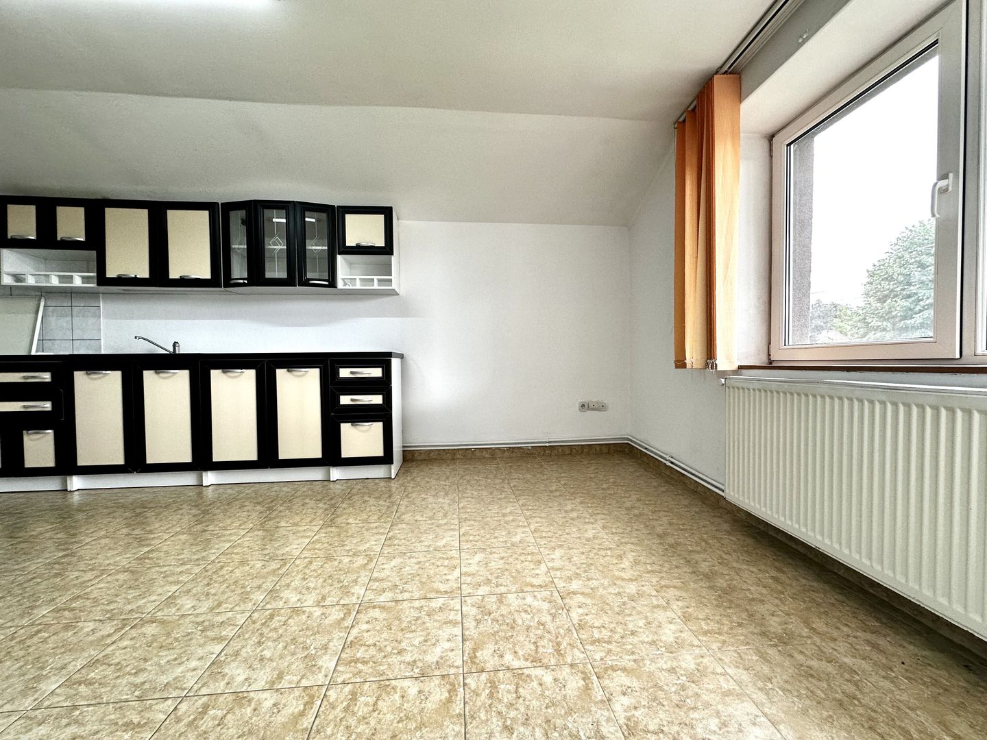 Casa individuală de închiriat - Dumbrăvița Central - Poză 13