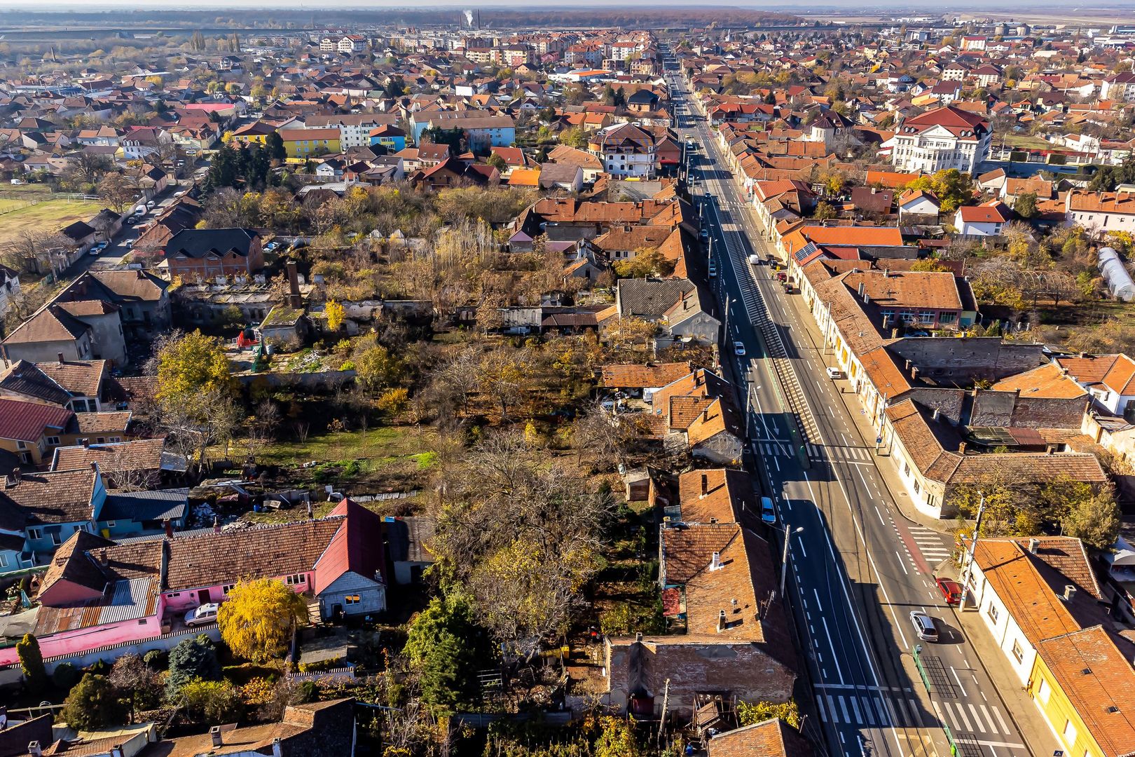 Apartament cu o curte generoasă - Poză 2