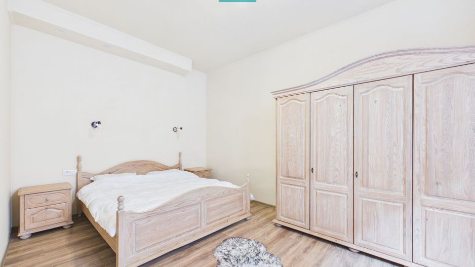 Apartament ultracentral, renovat, cu garaj - Poză 4