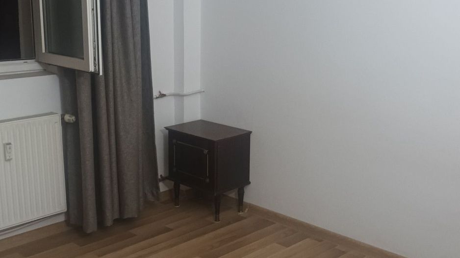 Titan,1 Decembrie - Poză 3