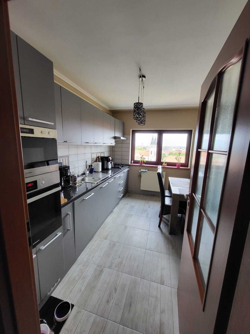 BRASADAS vinde ap 4 cam decomandat cu vedere deosebită - Poză 3