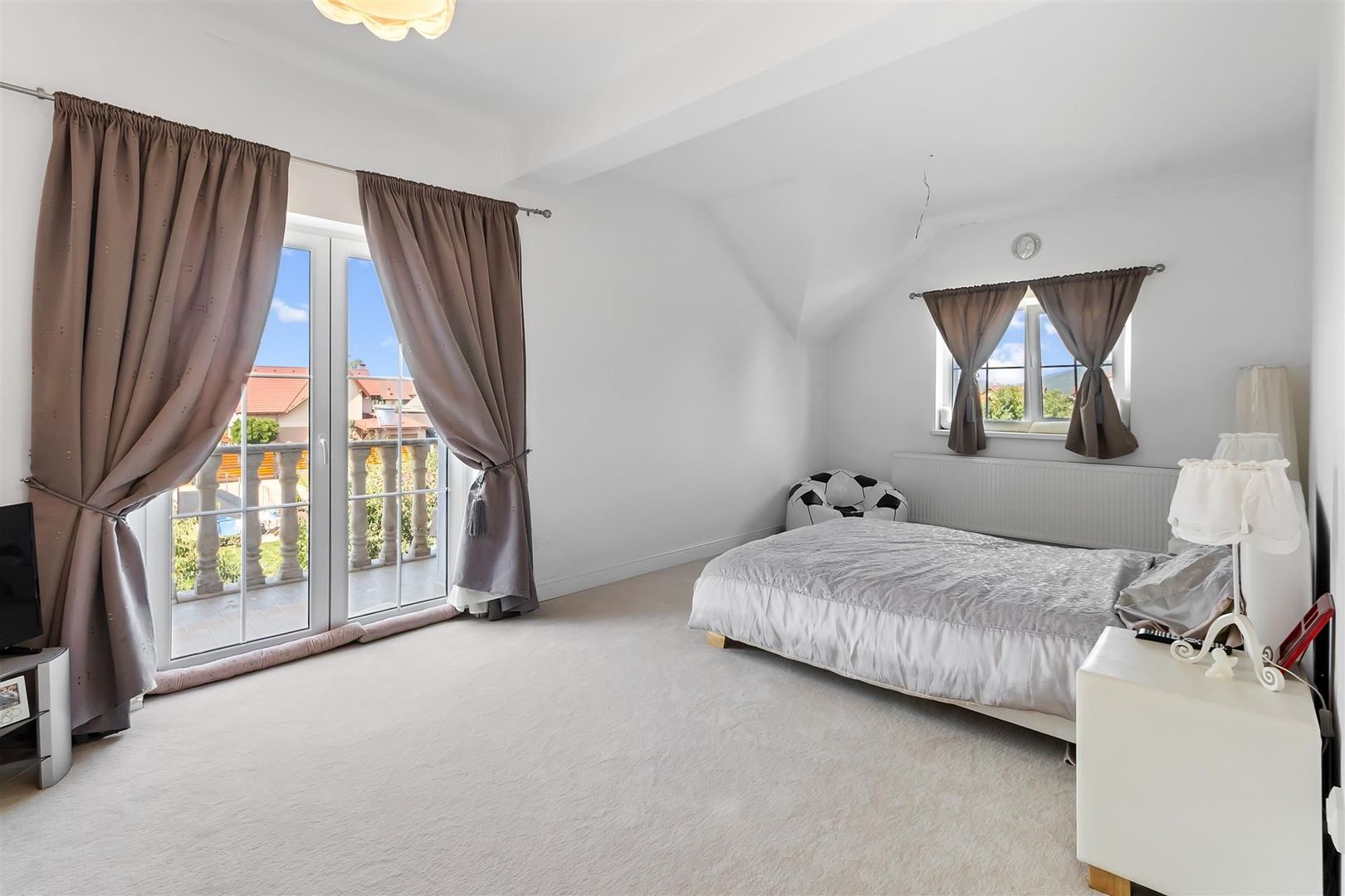 Vila / Casa superba cu 5 camere zona | 1032 mp teren |  Sanpetru Brasov - Poză 8