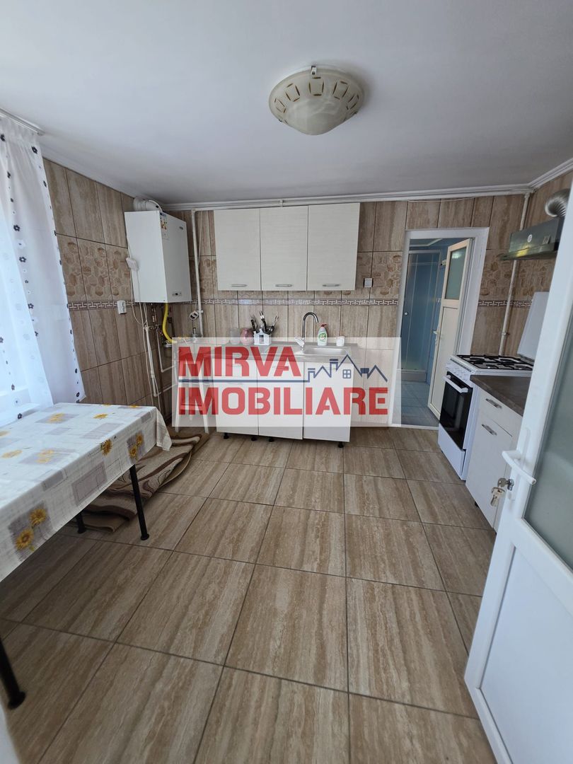 🏡 Casă renovată cu 6 camere, teren 557 mp – Berceni, Prahova - Poză 35