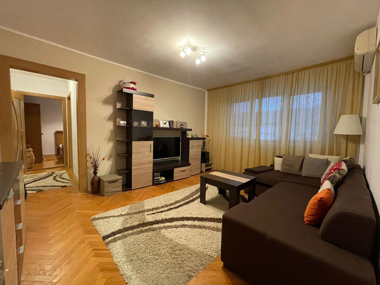 Apartament 3 camere, centrala proprie, zona excelenta! - Poză 1