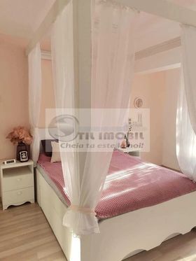 2 CAM  D MOBILAT UTILAT PARCARE IN CURTE INTERIOARA - Poză 1