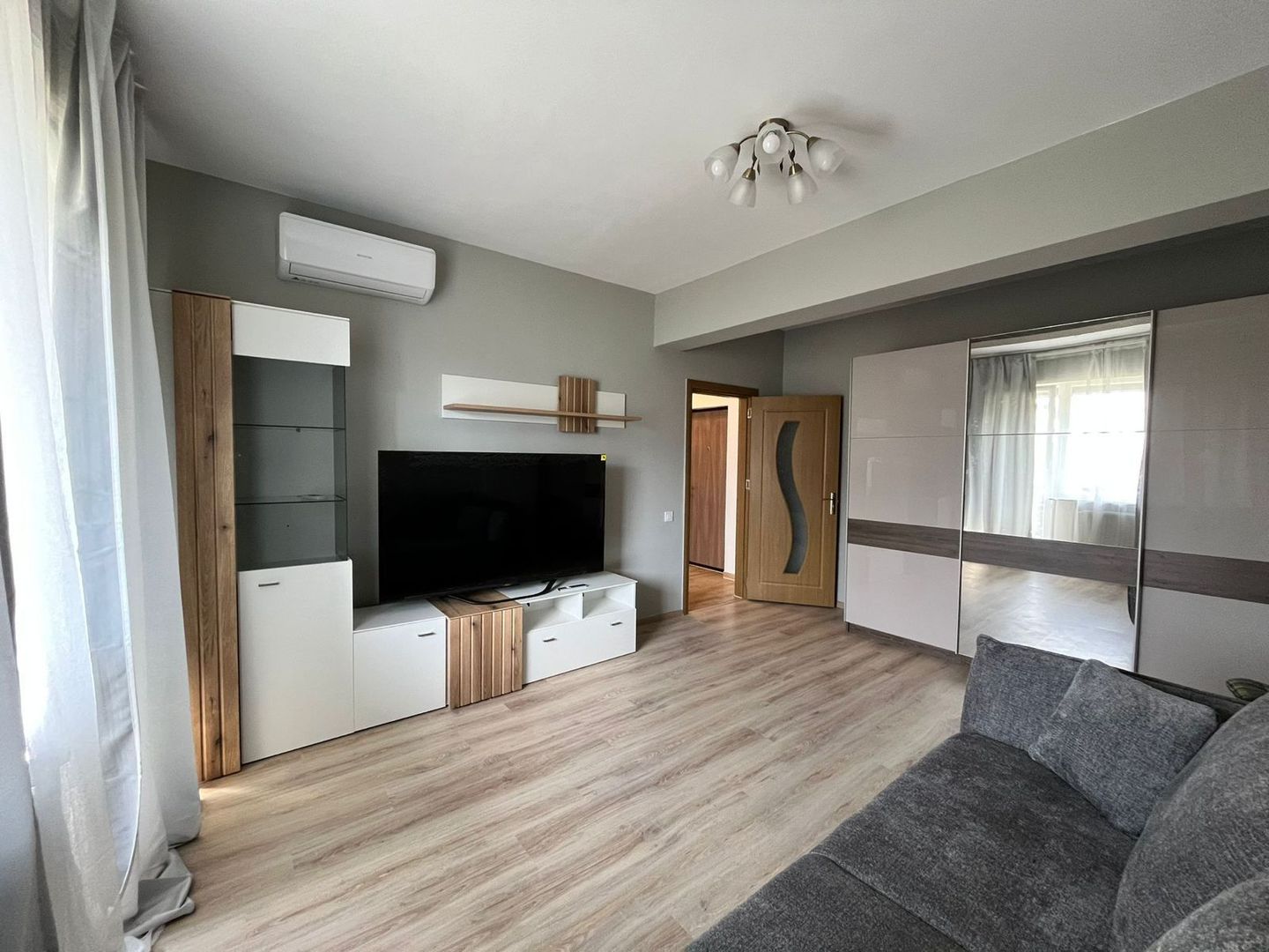 Apartament 2 camere decomandat, parcare subterana, 15 minute metrou - Poză 1