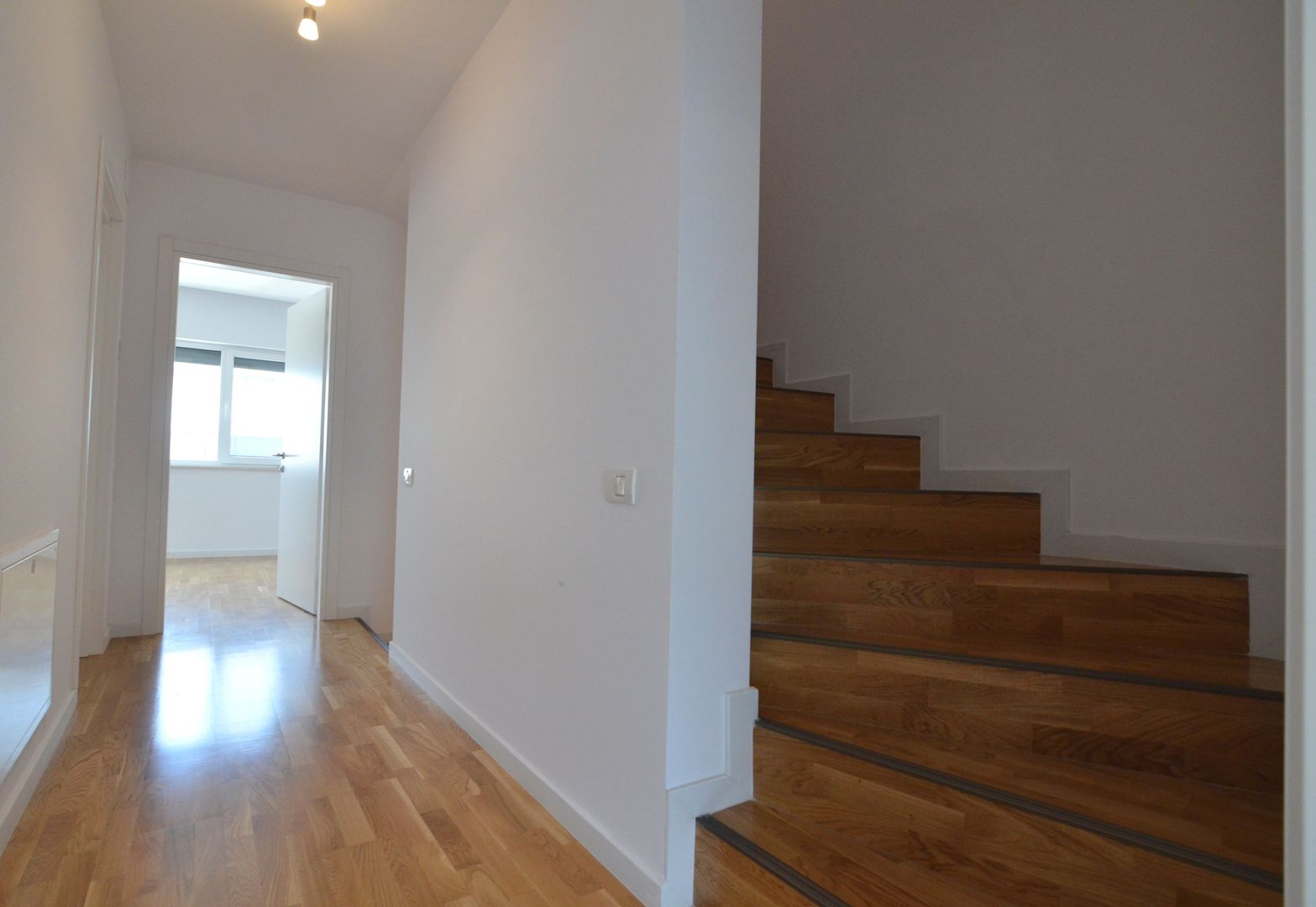 Inchiriem casa insiruita 5 camere partial mobilata - Poză 19