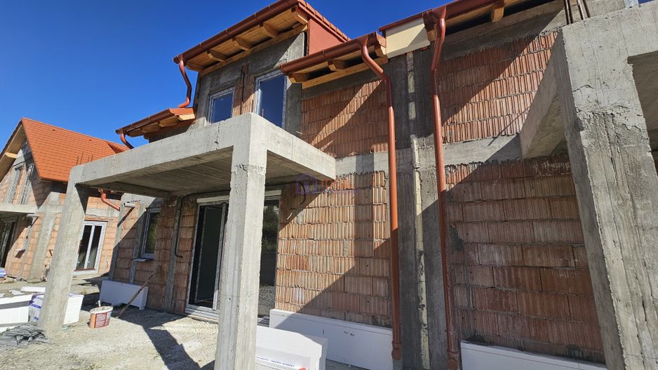 Casa Tip Duplex cu 5 camere si gradina generoasa, in Sura Mica - Poză 3