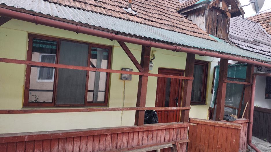 CASA ÎN CURTE COMUNA ZONA CORNISA  40 MP  LA NUMAI 1 MINUT DE UMF - Poză 1