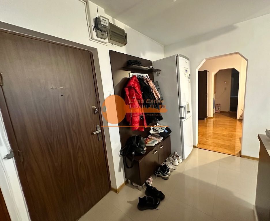 Apartamemt cu 3 camere in zona Rahova - Poză 4