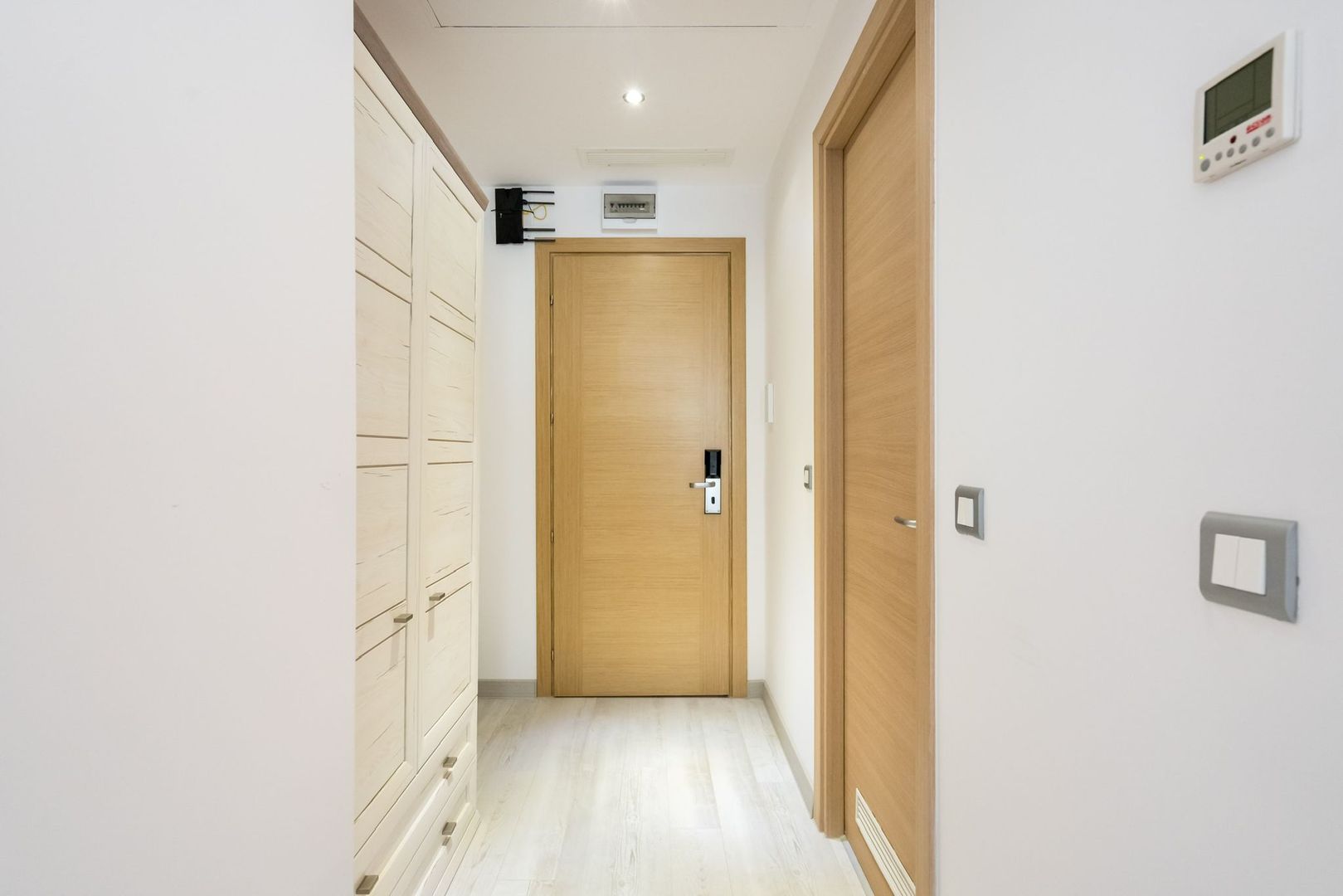 Garsoniere 10 proprietati Rin Grand Residence sub contract Airbnb - Poză 10