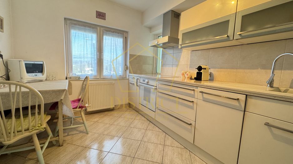 Apartament spatios cu 4 camere si garaj | Spitalul Judetean - Poză 15