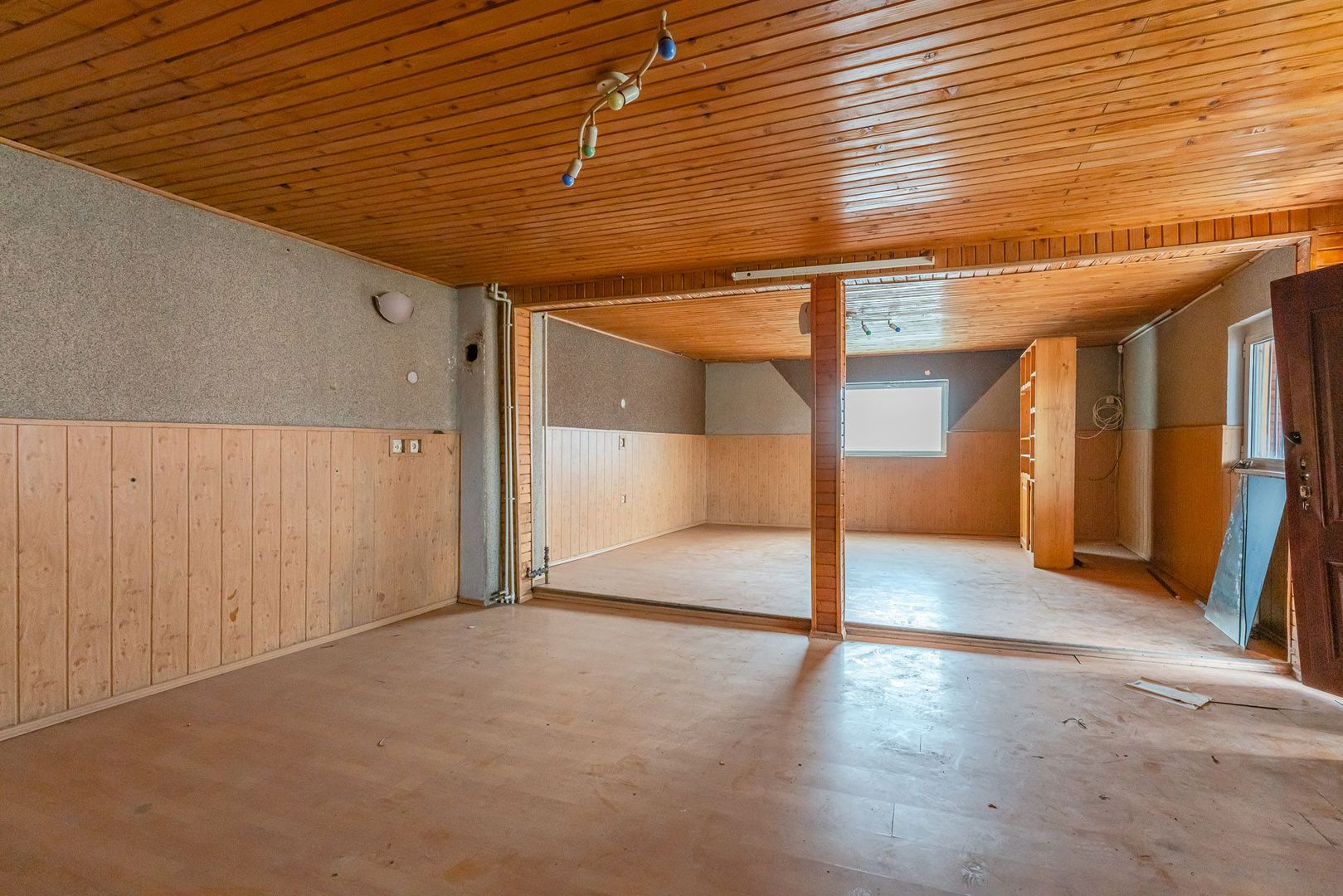 Casa transformată în spațiu comercial - Oportunitate de investitie! - Poză 7