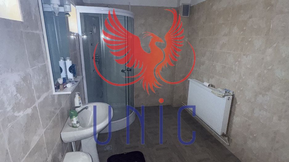 Casa situata in orasul Bals! - Poză 15