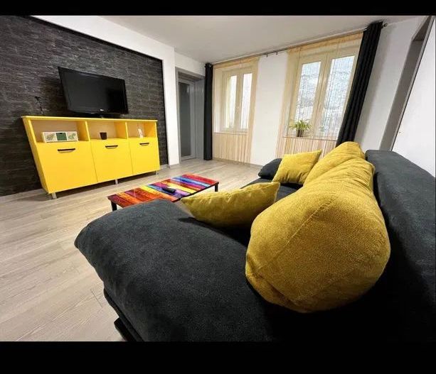 Pet-friendly! Apartament cu 2 camere, în centrul istoric al Brașovului - Poză 1