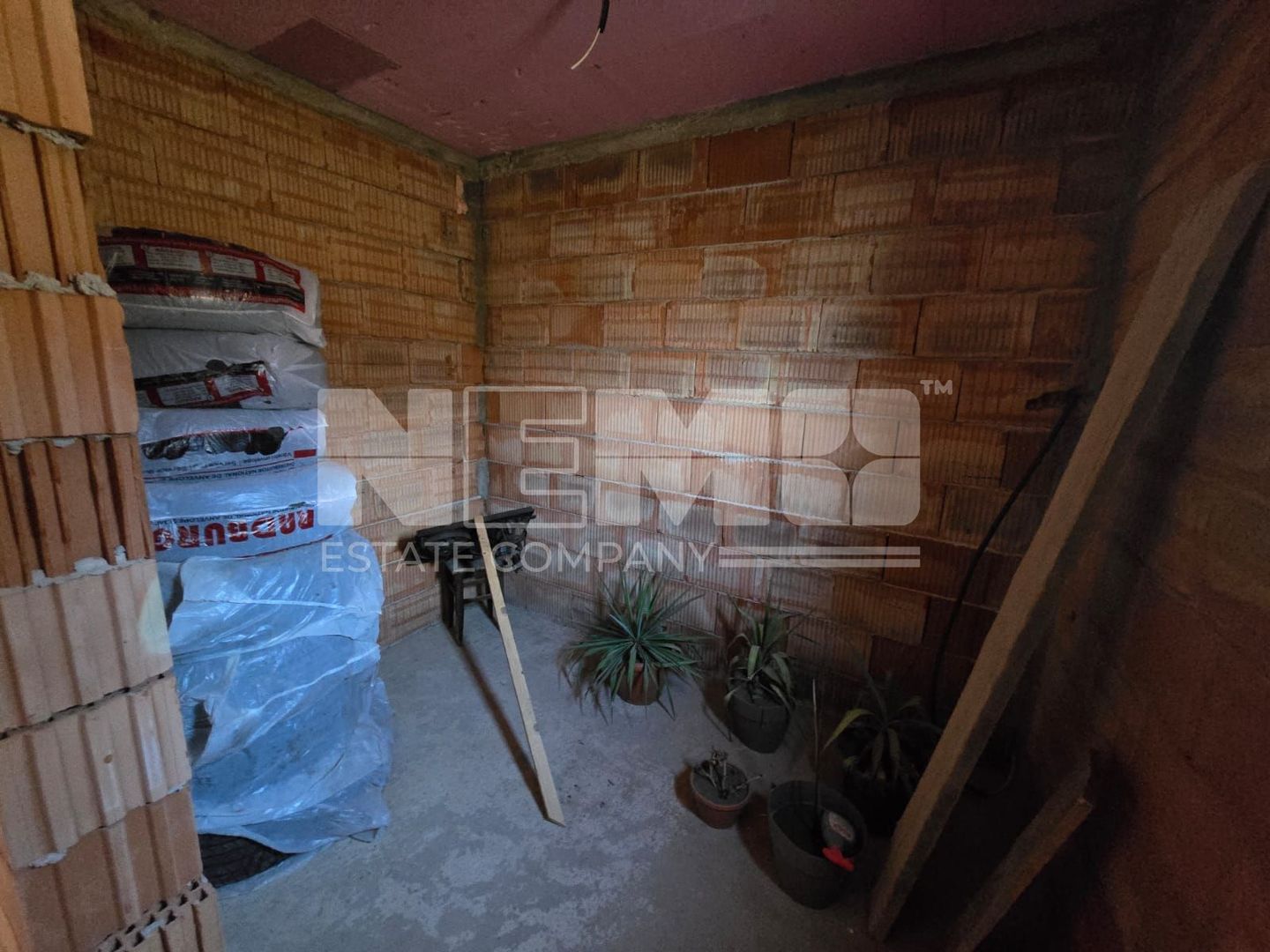 Casă la roșu la 165000 euro I Pe teren de 32 de ari I Măneuți - Poză 7