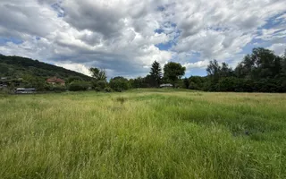 Teren plat-intravilan -3800 mp, cu pădurice și ieșire la râu! - Poză 11