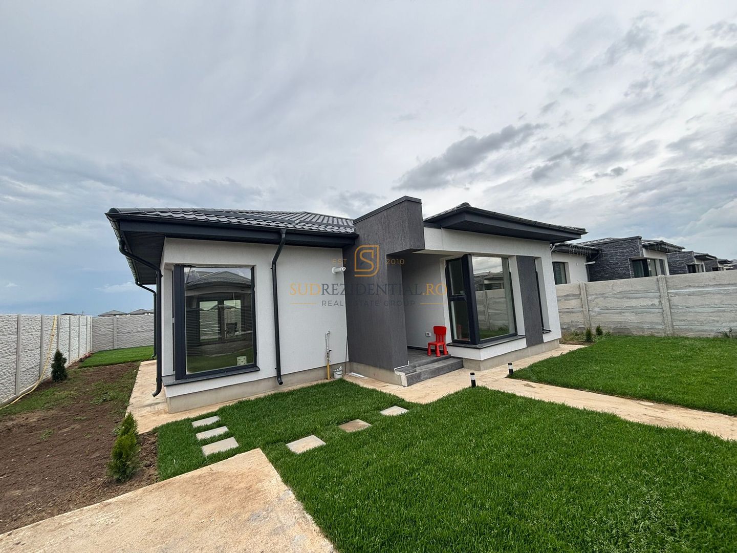 Casa individuala parter, 3 camere, disponibila imediat, teren 370 mp - Poză 1