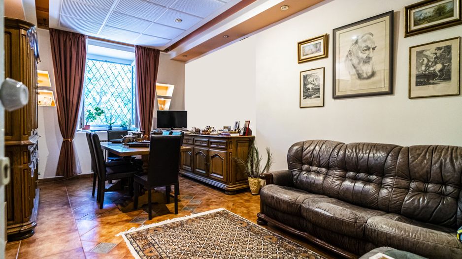 Vatra Luminoasa, bloc caramida reabilitat, parter inalt, renovat, parc - Poză 1