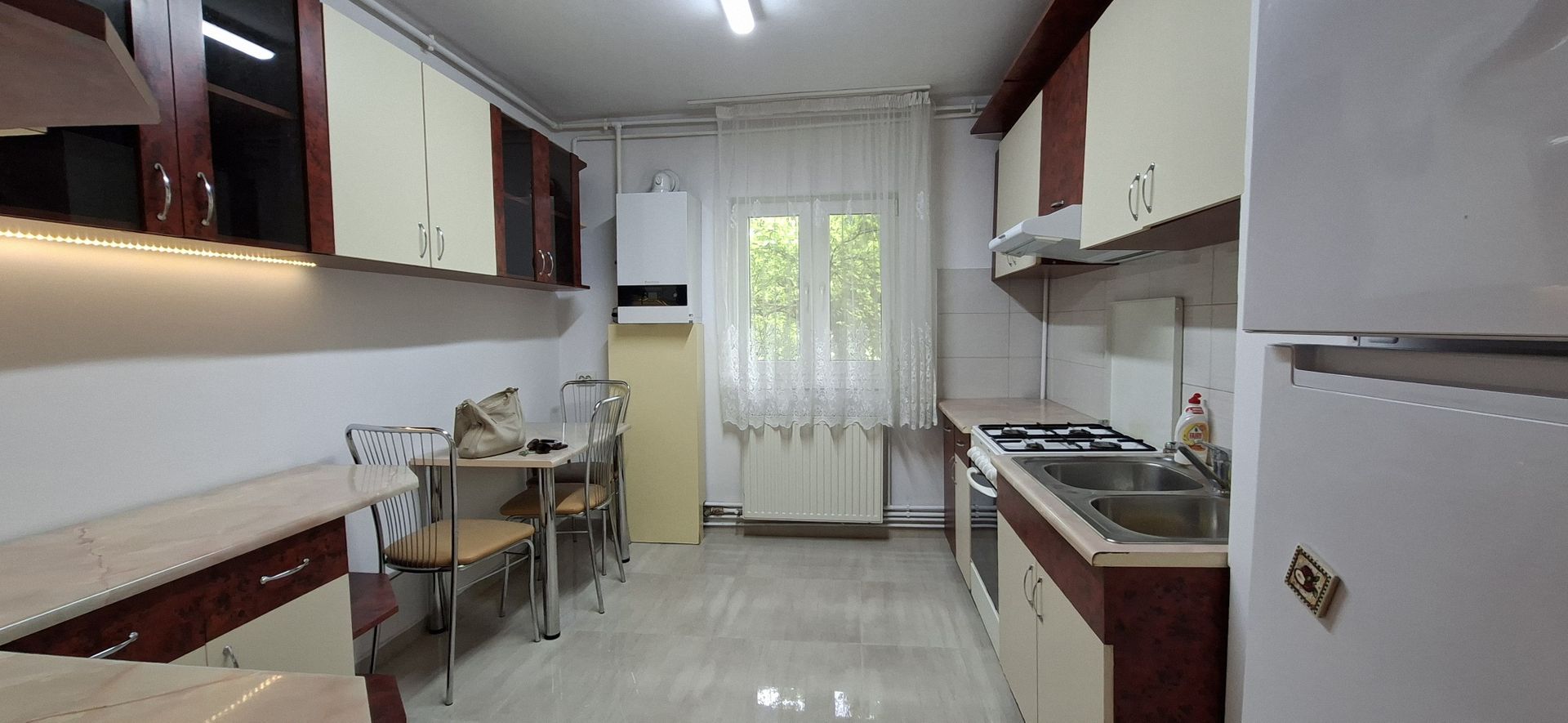 Apartament de inchirat cu 4 camere + garaj- Torontalului - Poză 2