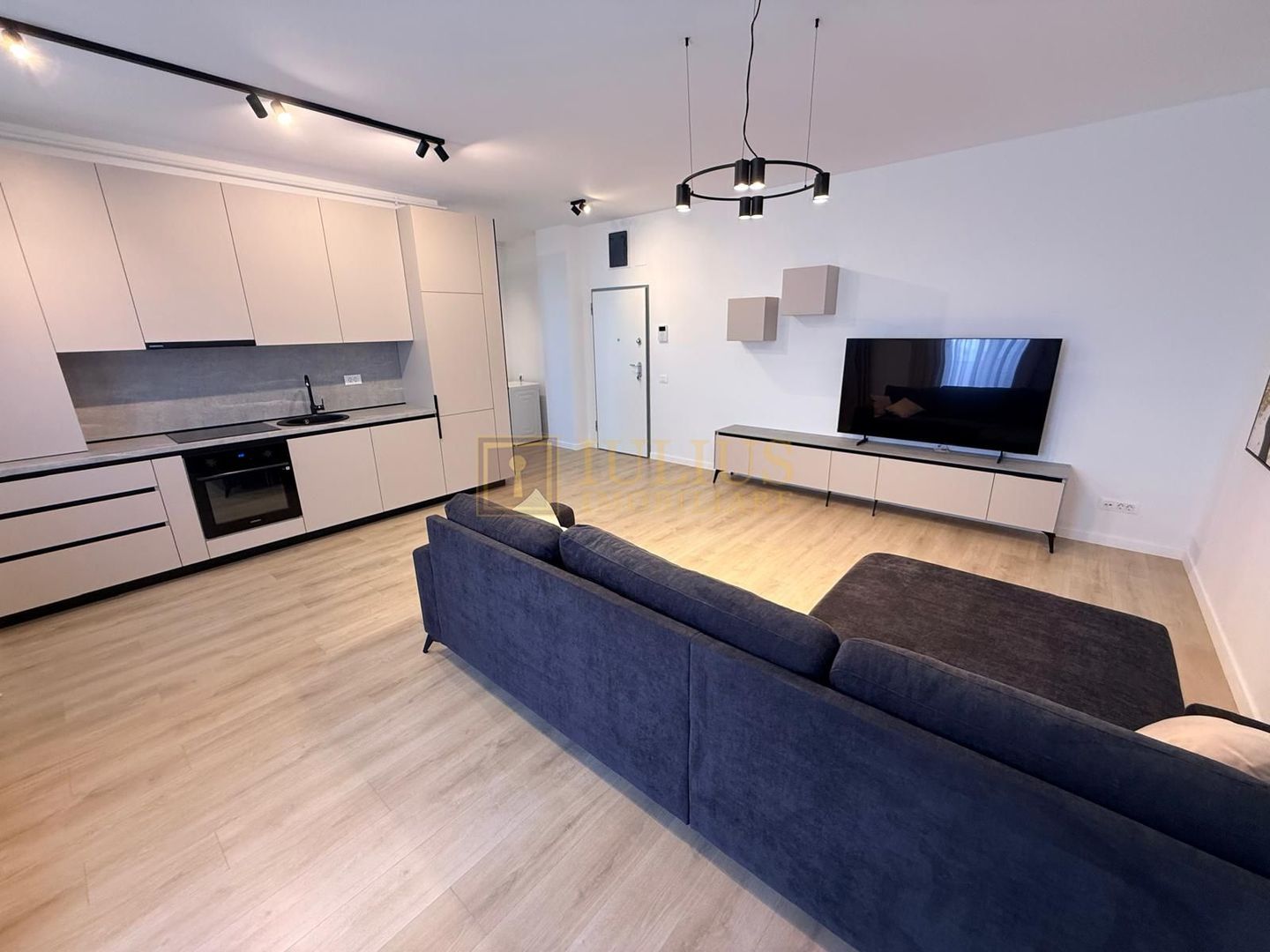 2 camere, Torontalului, loc de parcare inclus, prima inchiriere - Poză 3