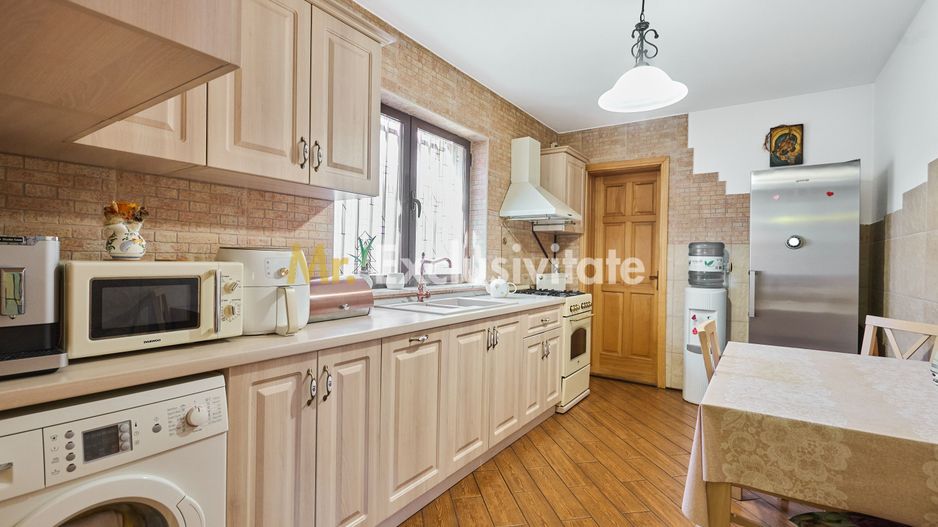Casa + 305 mp terem curte proprie in zona rezidentiala Gavana - Poză 6