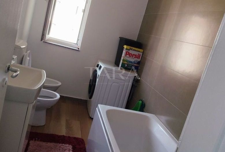 Apartament cu 2 camere de vânzare,  parcare inclusă. - Poză 4