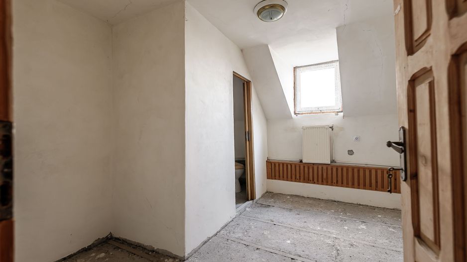 Clădire potrivită pentru proiecte educaționale sau de îngrijire - Poză 7