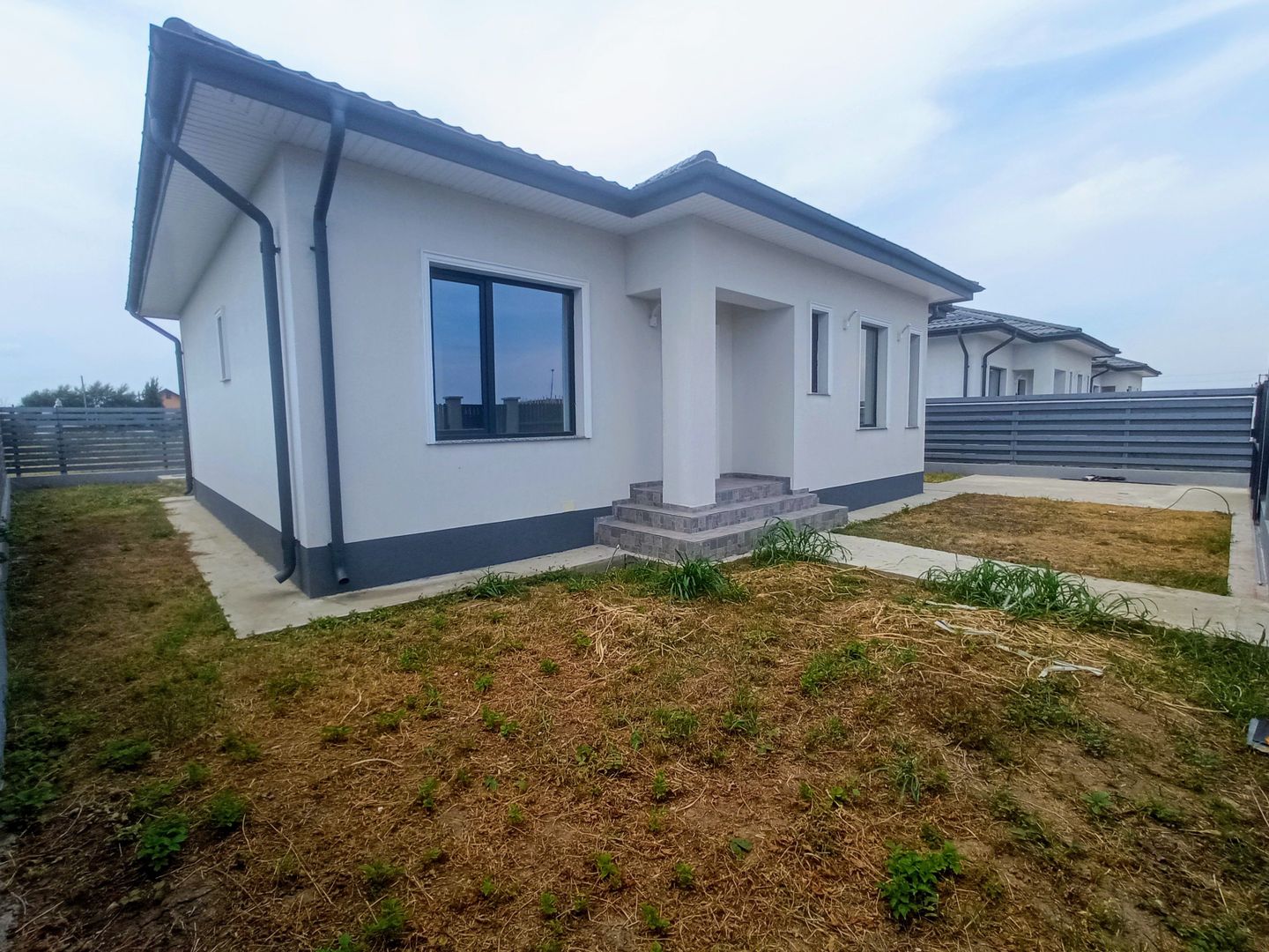 CASA INDIVIDUALA - 4 CAMERE, 333 MP TEREN,PARTER + POD, COMISION 0% - Poză 1