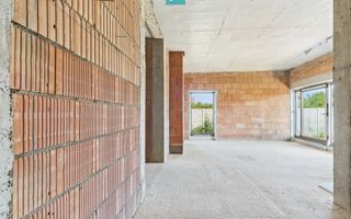 Casă la roșu  pe parter - Moșnița Veche - Poză 3