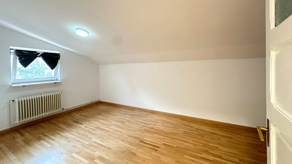 Oferim spre închiriere o proprietate de excepție zona Sisesti - Poză 36