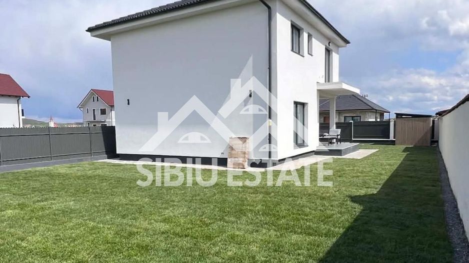 Casa noua curte mare Sibiu, Cristian - Poză 2