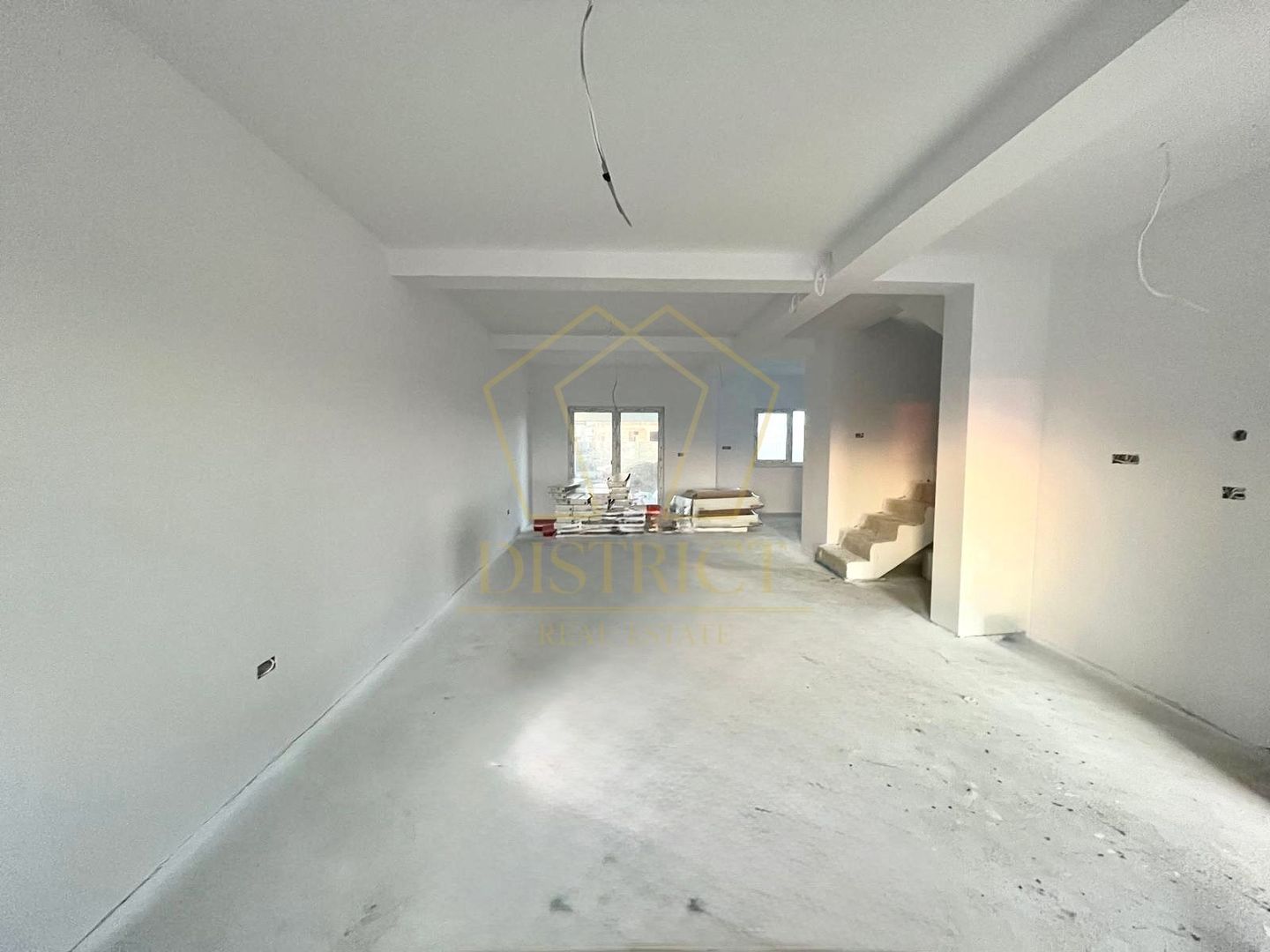 Duplex cu 4 camere despărțit prin camera tehnica | Mosnita Noua - Poză 6