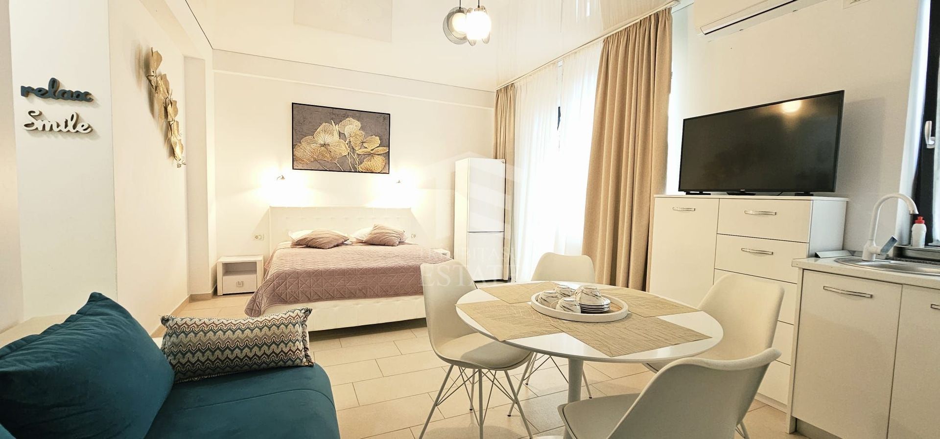 Studio Mamaia Nord | Mobilat | 42 mp | Vedere la mare | Parcare - Poză 3