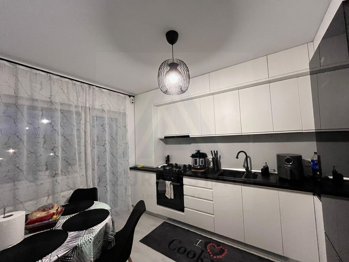 Apartament modern 4 camere 3 dormitoare 2 băi 80 mp utili  Șelimbăr - Poză 1