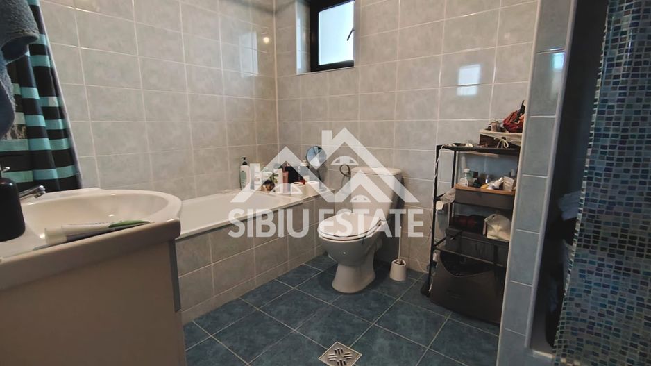 Casa de inchiriat Sibiu, 4 camere 2 bai - Poză 8