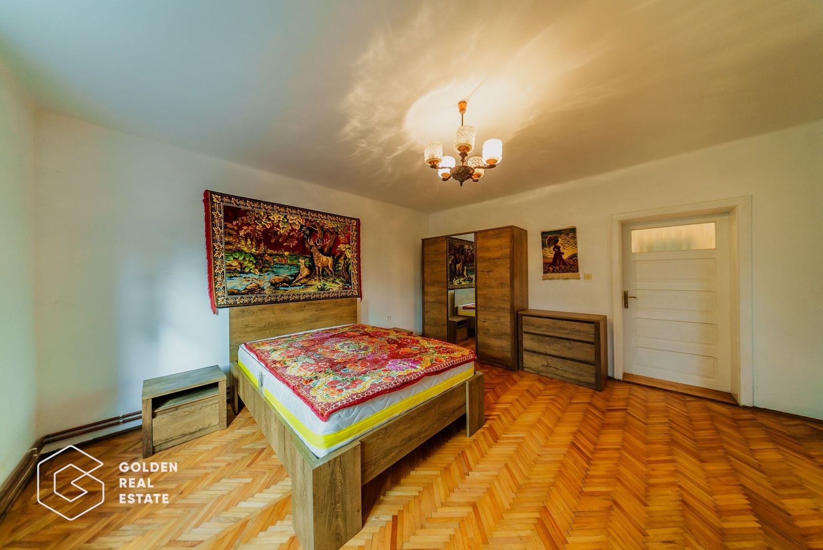 Vila superba, P+E,  Cuvin, 9 camere, 200 mp si teren 1300 mp plus anexa 3 camere - Poză 11