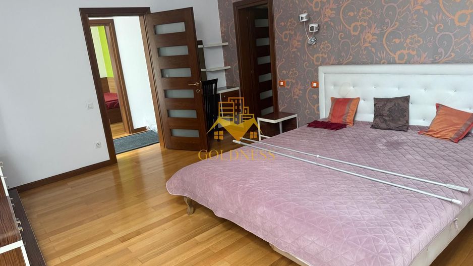 Casa individuala 5 camere zona centrala , 210 mp si garaj propriu! - Poză 5