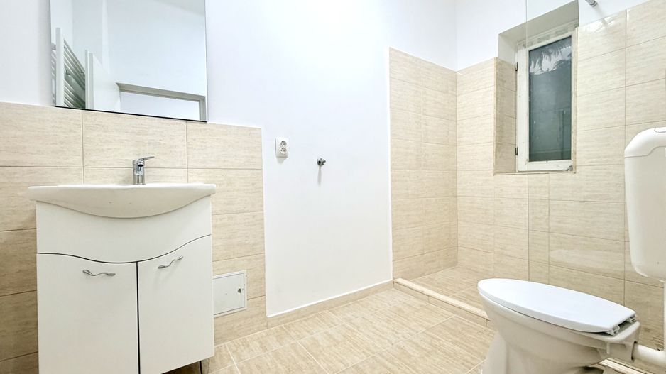 Spațiu comercial de închiriat – artera principală în nordul orașului. - Poză 21